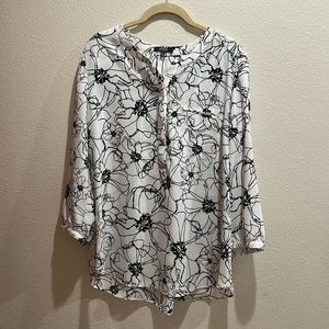 Not Your Daughters Jeans black and white pop art blouse with 3/4 sleeves